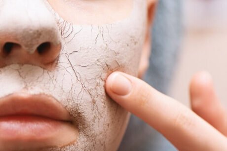 Causes of dryness and roughness of the face